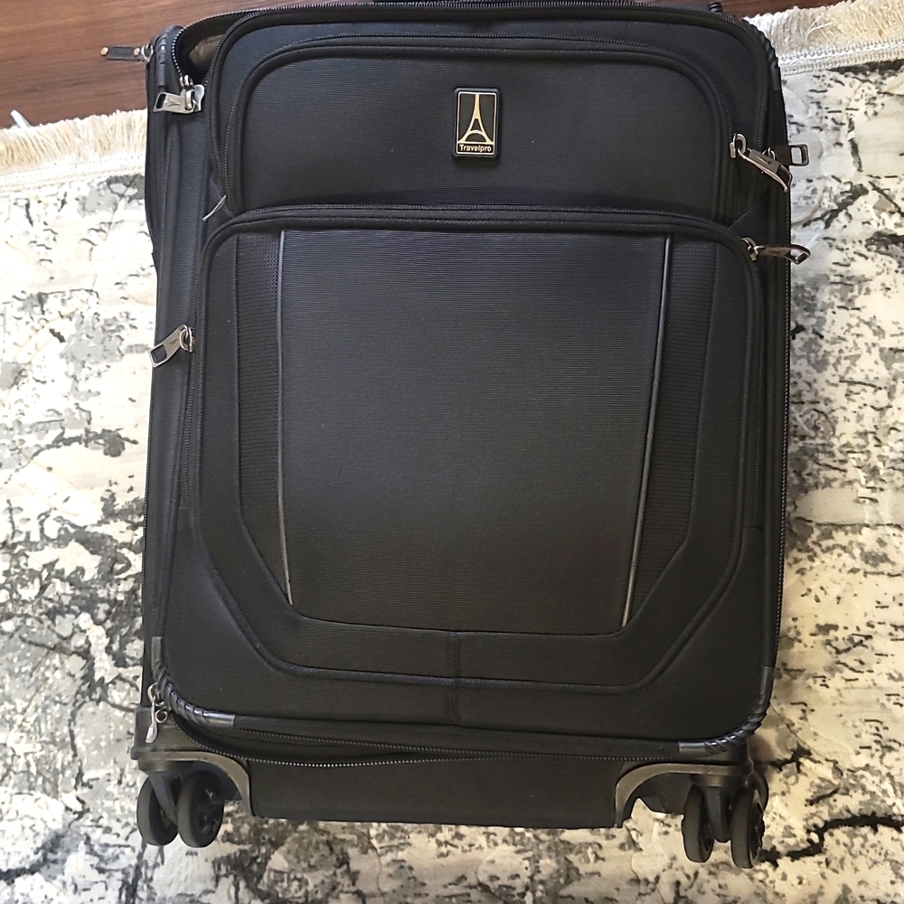 Travelpro Crew Versapack Softside Expandable Spinner Wheel Luggage, Jet Black,